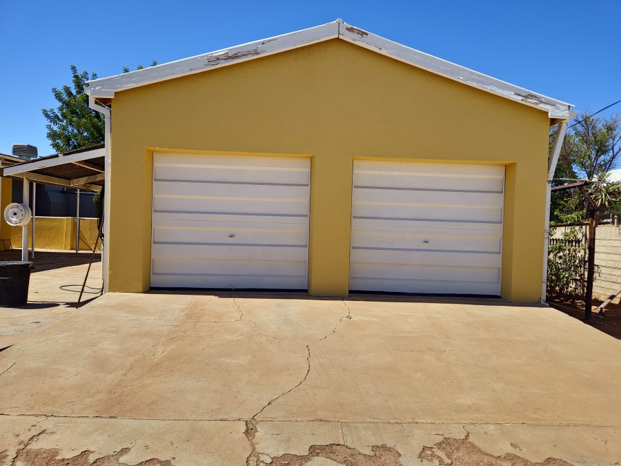 4 Bedroom Property for Sale in Die Rand Northern Cape